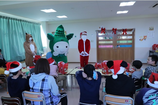2020年12月（栃木県） 栃木岩船店　児童福祉施設へ景品寄贈