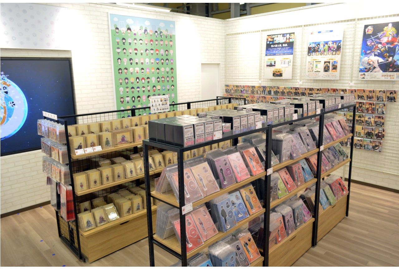 『ウマ娘 プリティーダービー』より、「トランセンド」が勝負服「ZOKU-ZOKU GIZMO」を纏い、軽やかに振り返る姿で立体化。