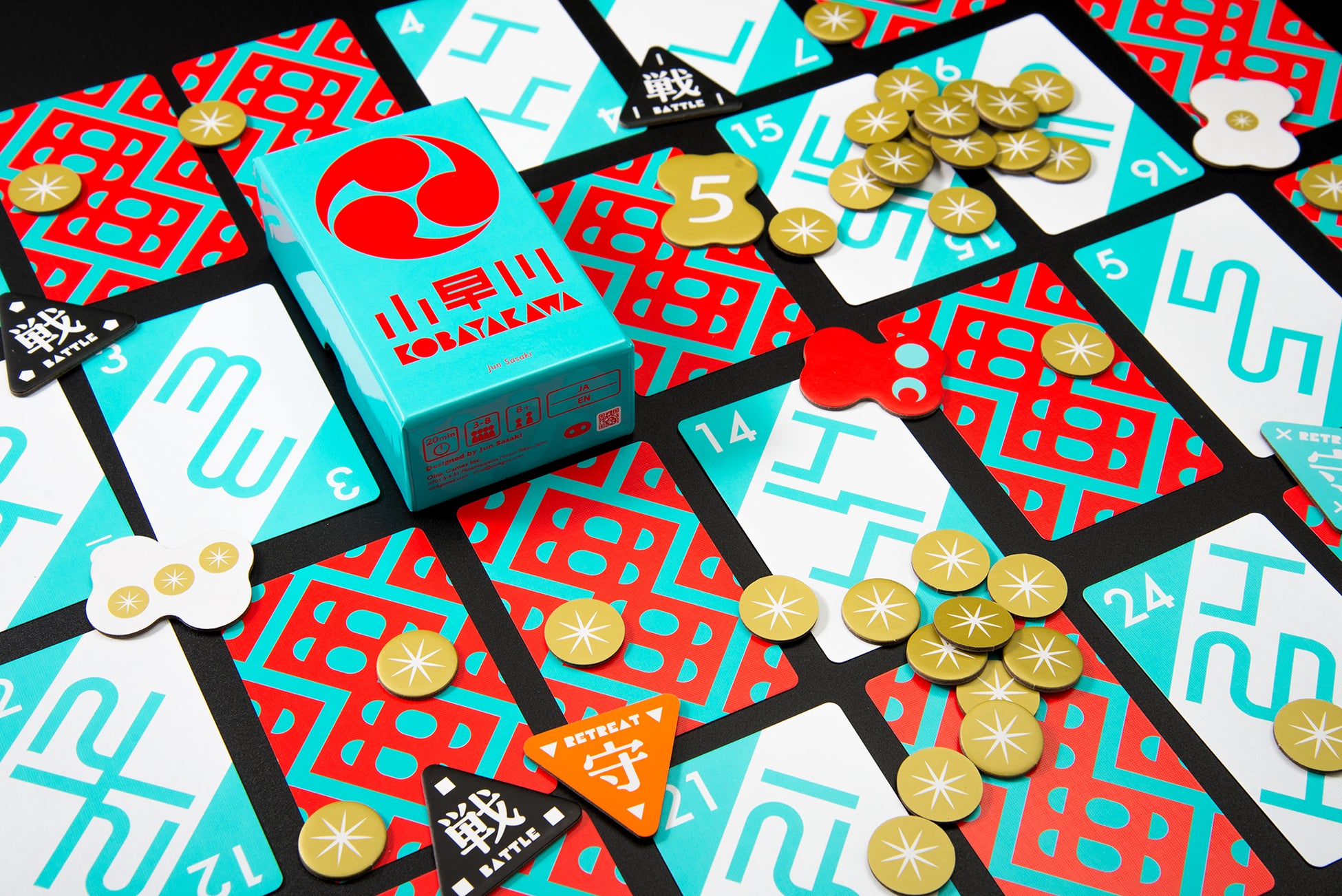 新版『小早川』新発売。「勝者を予想して賭ける」新ルール追加でさらに駆け引きが熱くなる！さまざまなチップ類が追加されて、遊びやすくリニューアル。最大8人まで遊べるように。