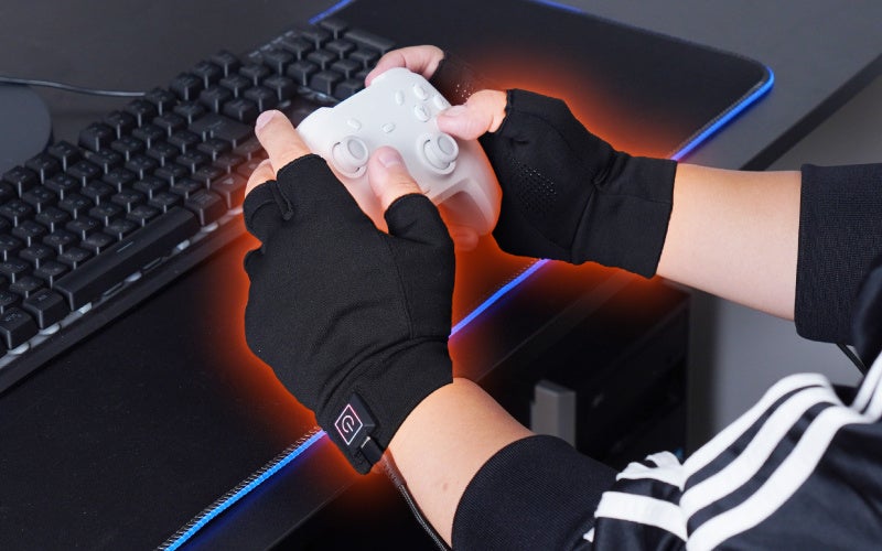 ストレッチ素材と指なし形状で操作がしやすいゲーマーのためのヒーター手袋が、今年も改良して登場。『ゲーミングてぽっか』を発売