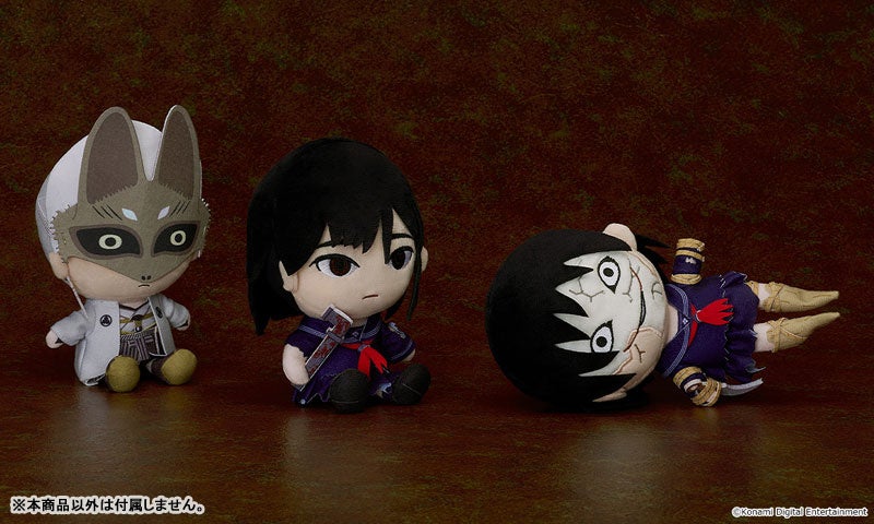 『SILENT HILL f』より、「深水雛子」「狐面の男」「アヤカカシ」がぬいぐるみで登場。