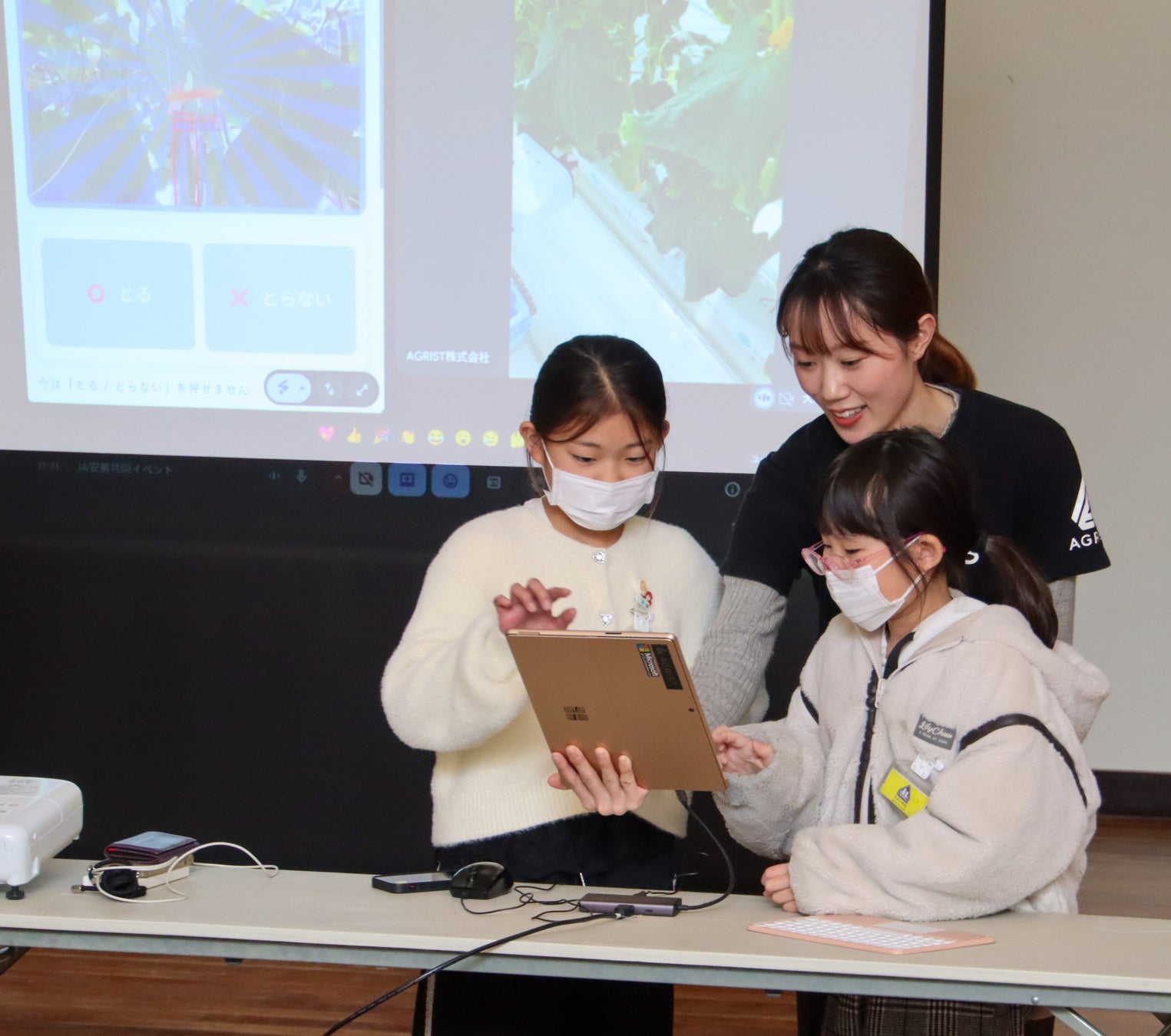 AGRIST、館山市から茨城県のキュウリを教室から収穫！ロボットのリモート操作による次世代型食農教育を実施