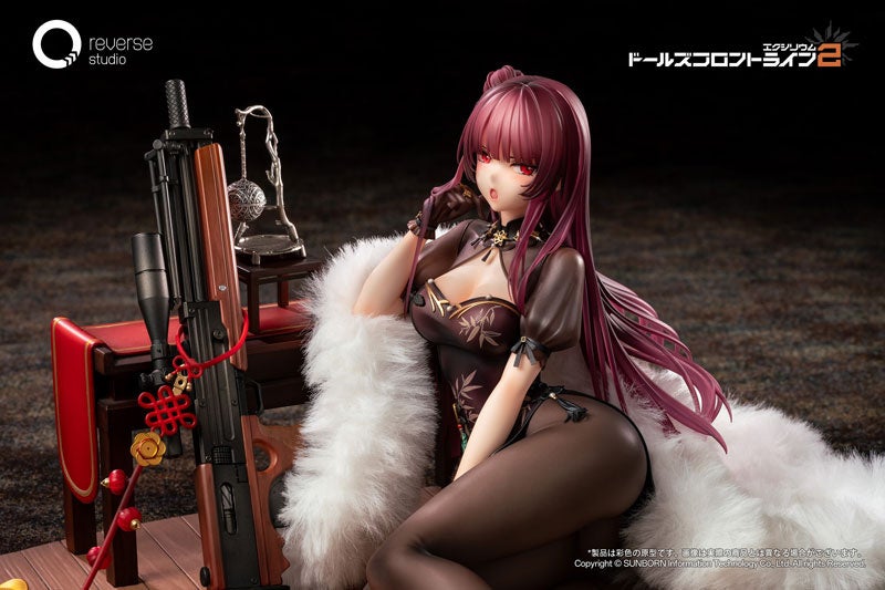 『ドールズフロントライン2：エクシリウム』より、戦術人形「マキアート」の「花影重」スキンをフィギュア化。