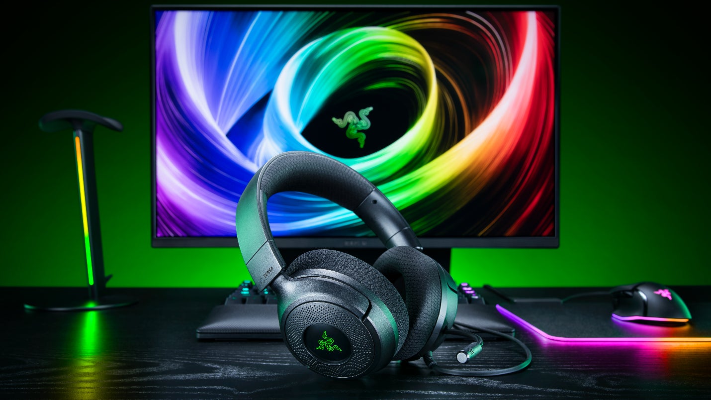 XboxとPCをシームレスに切り替え、2つのバッテリーで途切れないプレイ。Xbox・PC向けコントローラ